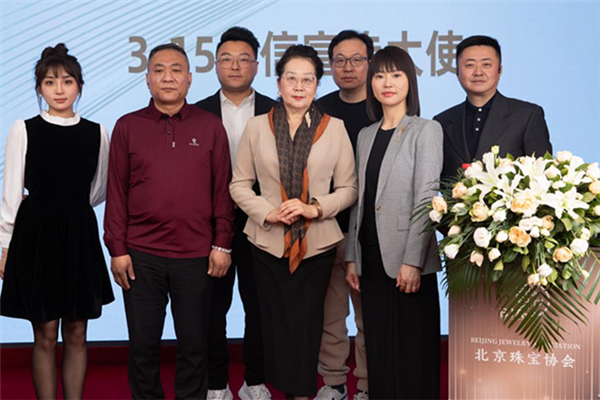 第一排左起：王佳冉、毕德铭、鲁乙颖、汪琳梅、肖乐；第二排左起：连朝辉、王强