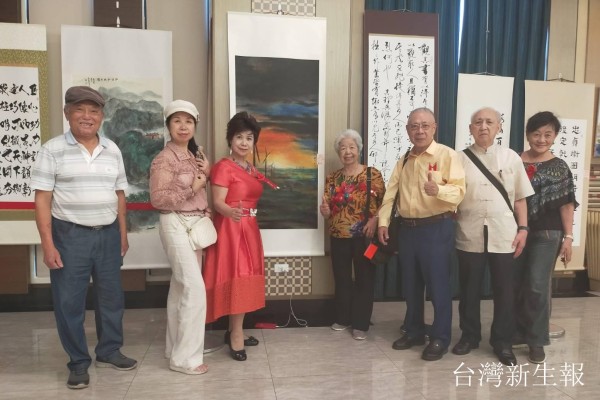 東亞藝術研究會理事長王美美（左三）表示：「南投日月潭是臺灣寶島的一顆璀璨明珠，在這殊勝的日子集合眾多藝術協會的理事長及藝術家們共襄盛舉，正是要將藝術之光註入這顆明珠，讓其更加璀璨奪目。」